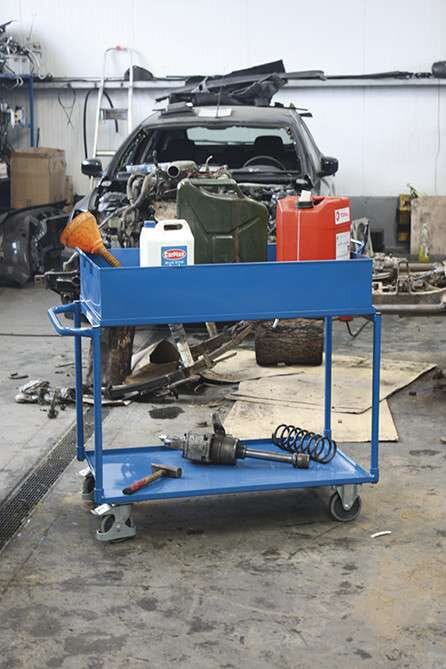 Chariot à 2 plateaux et bac de rétention du haut amovible