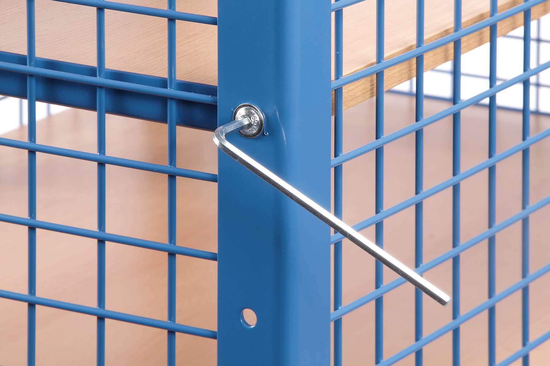 Chariot haut fermé à 1 plateau fixe et 4 amovibles